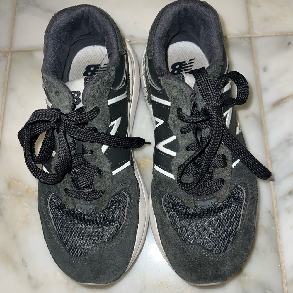 New Balance Women’s 5740 Blacktop Sneakers size 8.5